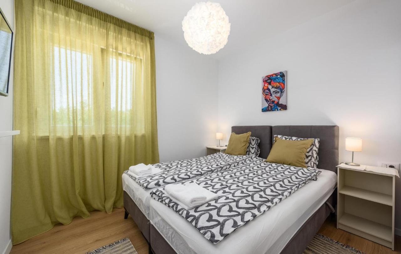Apartmani Lucija Porec Esterno foto
