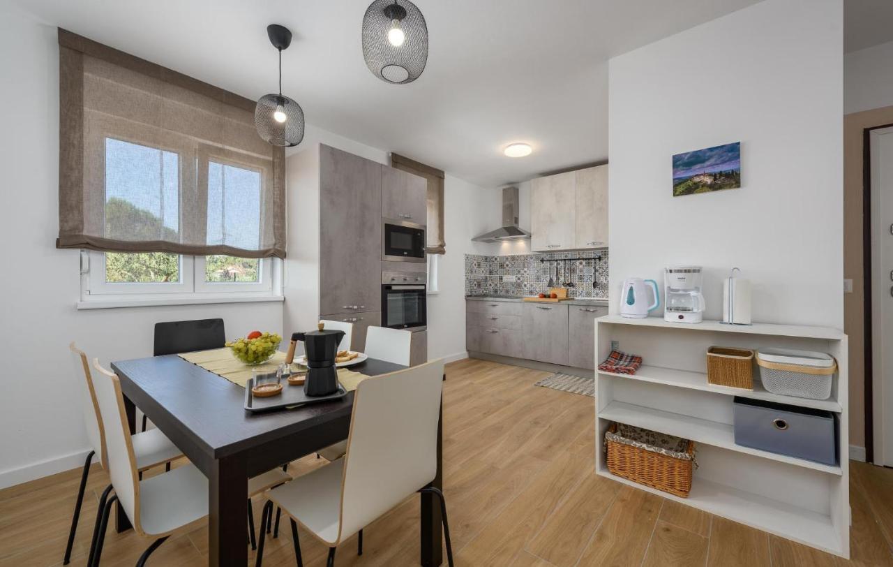 Apartmani Lucija Porec Esterno foto
