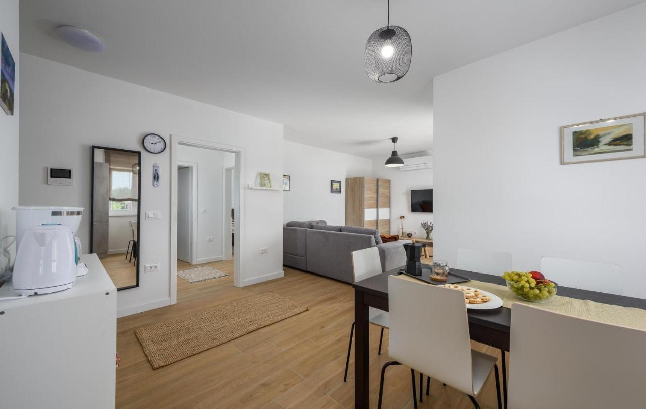 Apartmani Lucija Porec Esterno foto