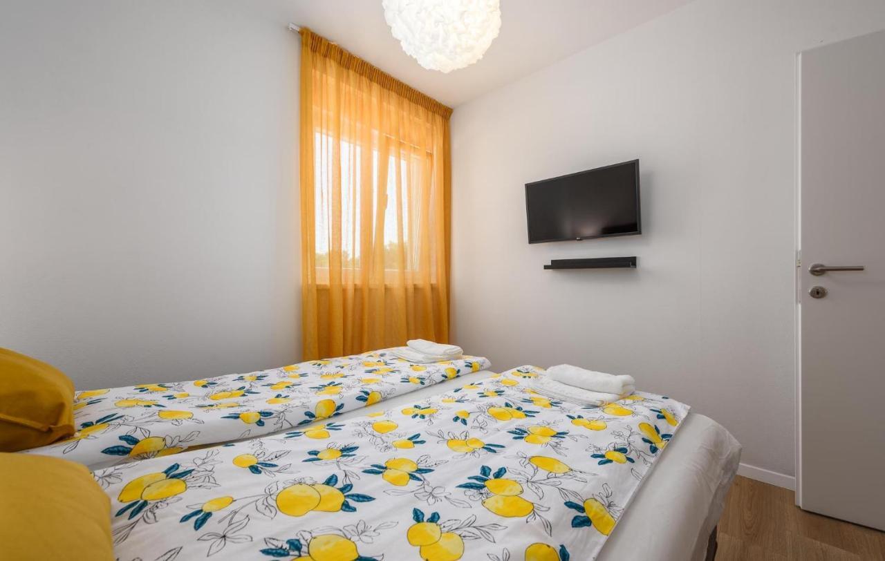 Apartmani Lucija Porec Esterno foto