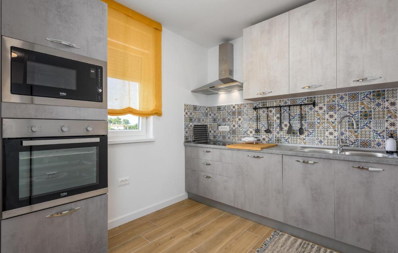 Apartmani Lucija Porec Esterno foto