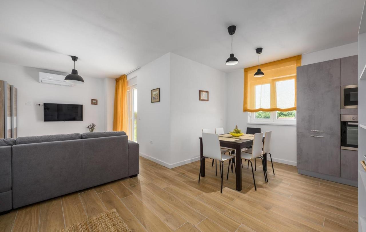 Apartmani Lucija Porec Esterno foto