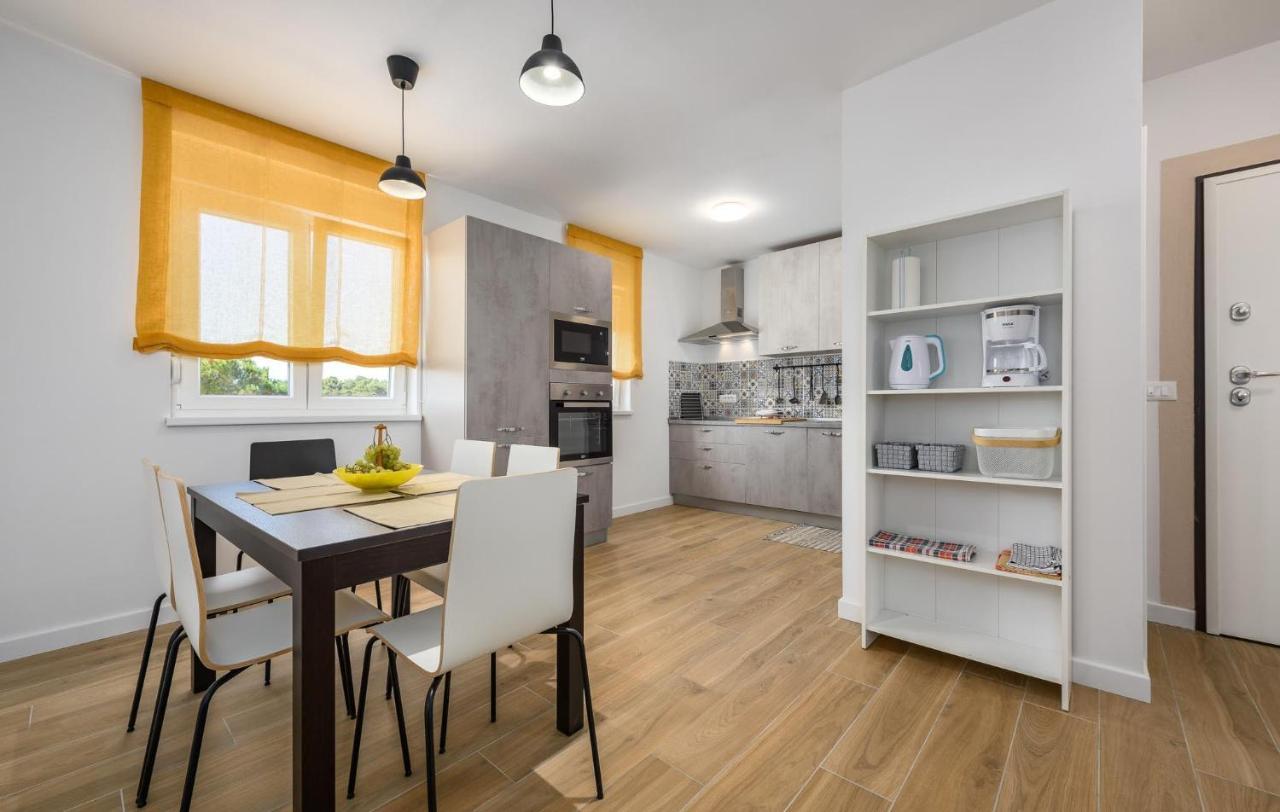 Apartmani Lucija Porec Esterno foto