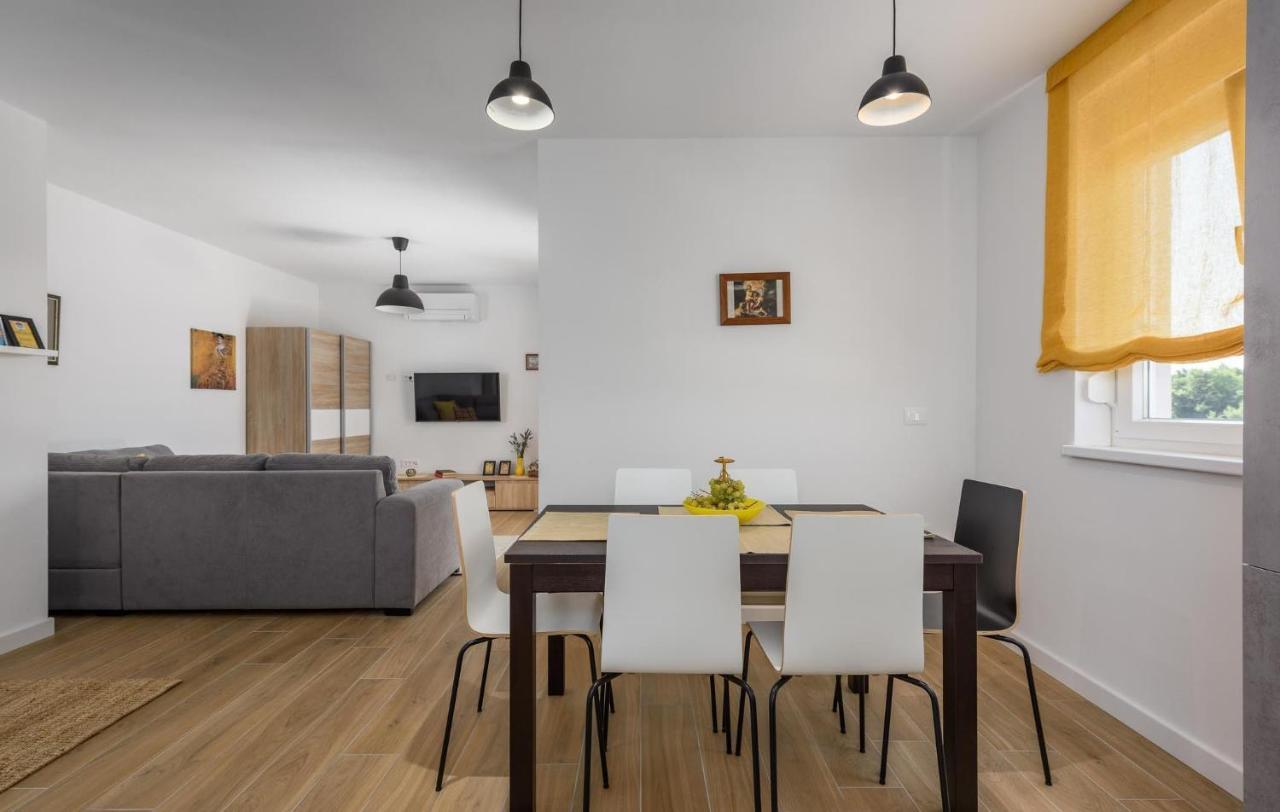 Apartmani Lucija Porec Esterno foto