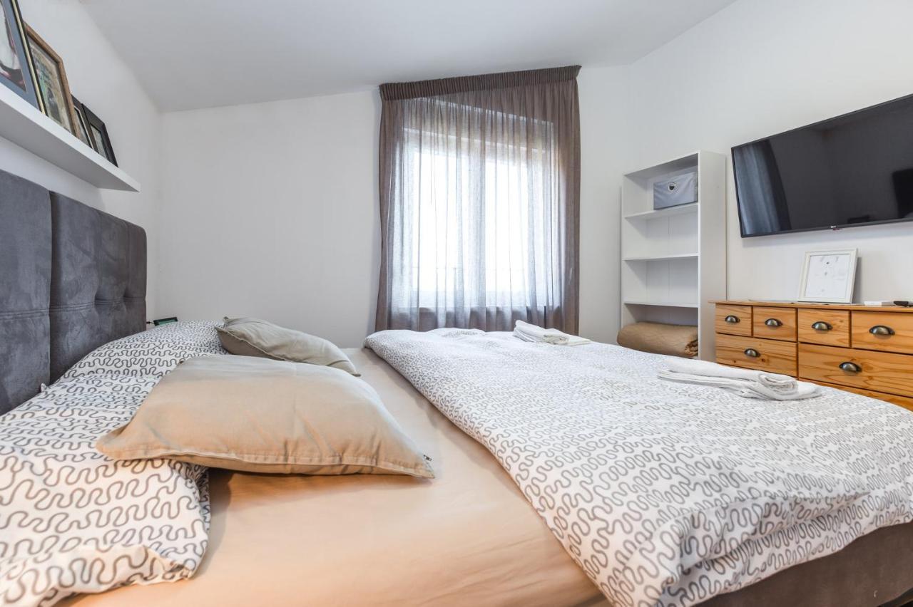 Apartmani Lucija Porec Esterno foto